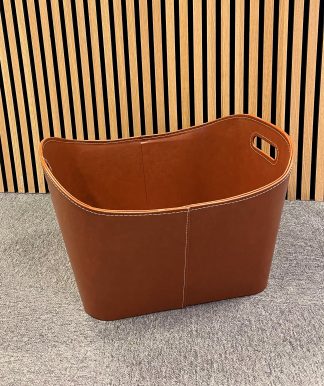 Vedkurv, brun kunstlær - Utstilt i butikk